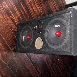 chícharo box speakers included no wires at all